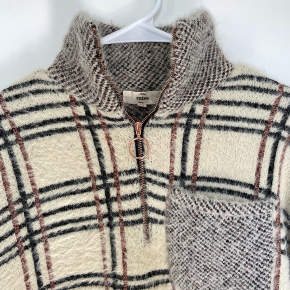 Women's Super Soft Fuzzy Quarter Zip Plaid Sweater Size Medium - Picture 2 of 8